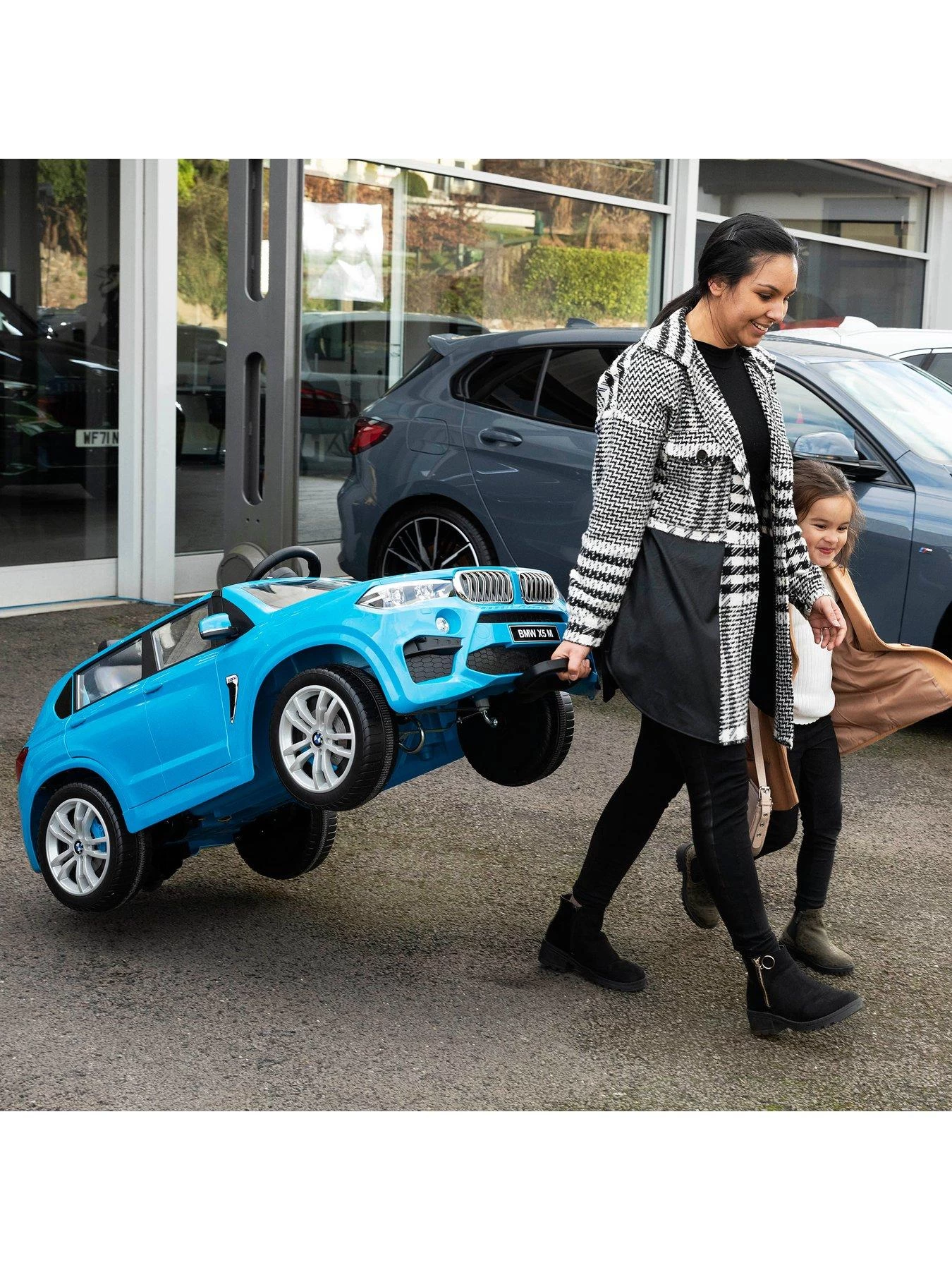 XOOTZ BMW X5 12v Electric Ride On Car 6 XOOTZ BMW X5 12v Electric Ride On Car - Image 4