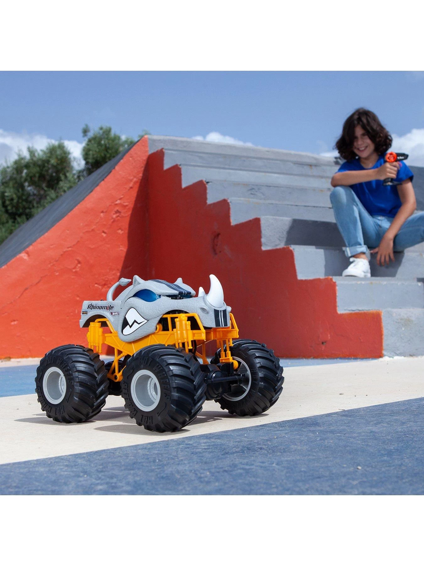 Hot Wheels Remote Control Rhinomite 8 Hot Wheels Remote Control Rhinomite - Image 6