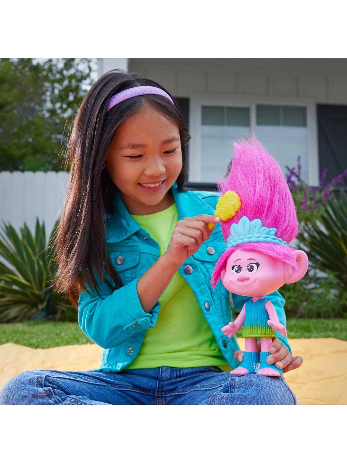 DreamWorks Trolls Band Together Rainbow HairTunes Poppy Singing Doll 4 DreamWorks Trolls Band Together Rainbow HairTunes Poppy Singing Doll - Image 2
