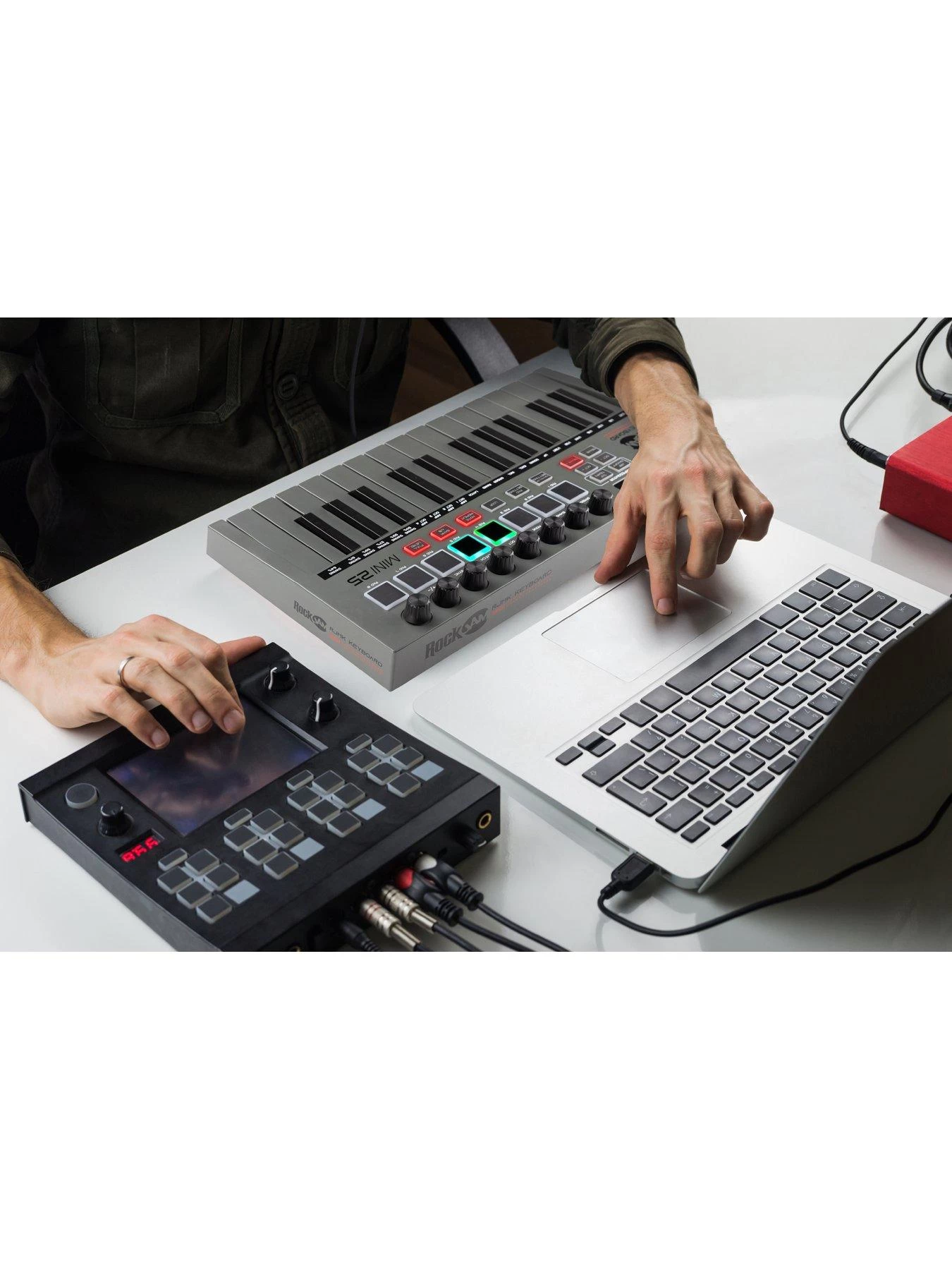 RockJam 25 Key USB And Bluetooth MIDI Keyboard Controller With 8 Backlit Drum Pads 8 RockJam 25 Key USB And Bluetooth MIDI Keyboard Controller With 8 Backlit Drum Pads - Image 6