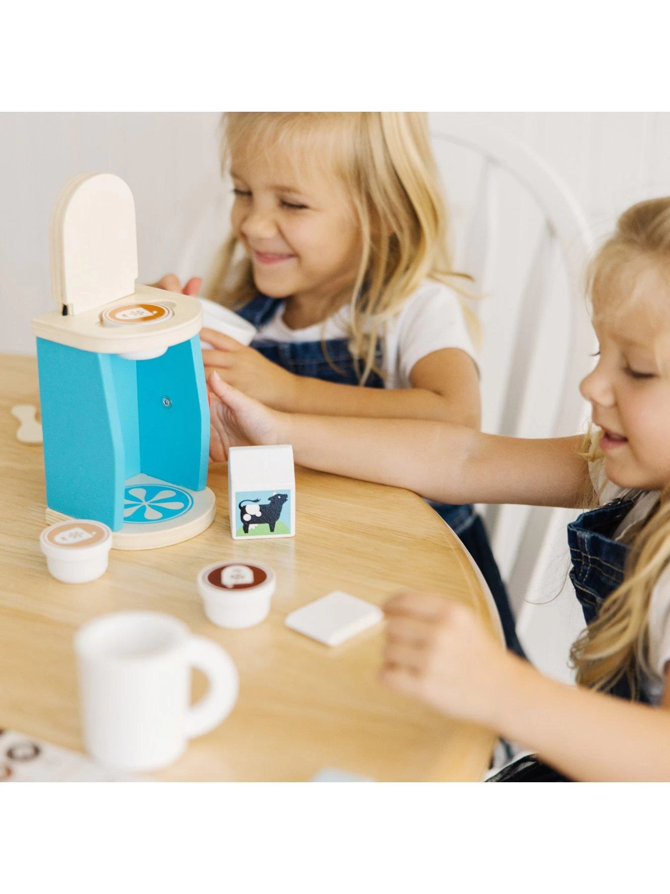 Melissa & Doug Wooden Brew & Serve Coffee Set 6 Melissa & Doug Wooden Brew & Serve Coffee Set - Image 4